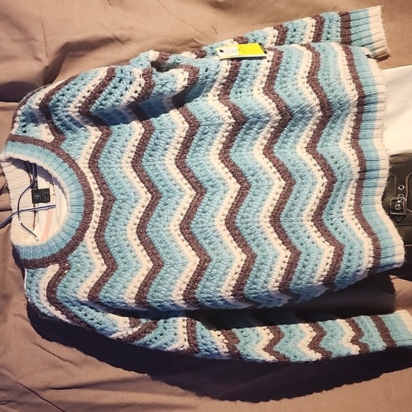 Volcom Girls hand knit pullover sweater - Picture 2 of 7